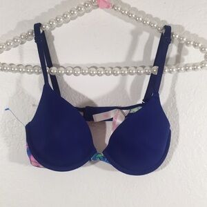 Victoria’s Secret Pink Wear Everywhere T-shirt 32B